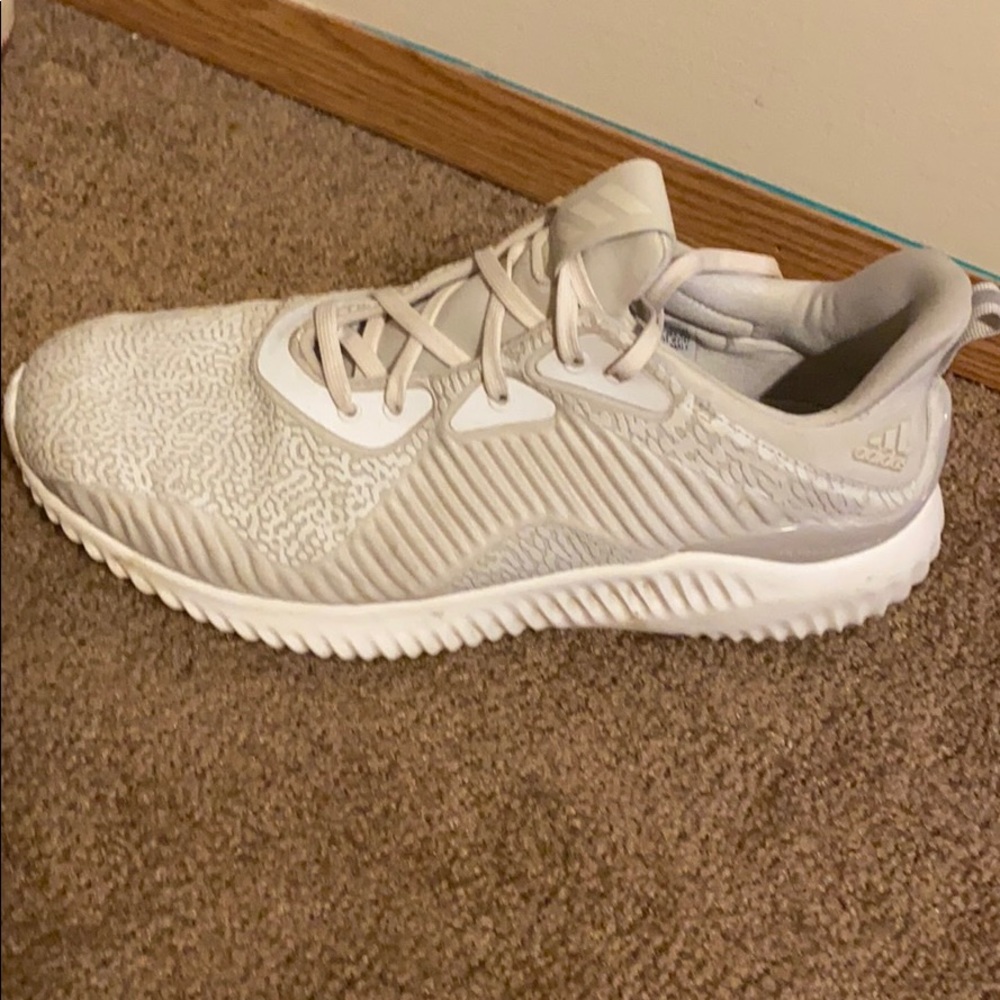 men’s size 8.5 addias alpha bounce
